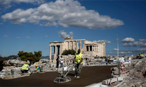 All&rsquo;Acropoli di Atene arriva l&rsquo;asfalto