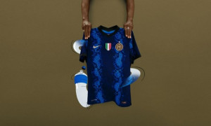 Presentata la nuova maglia dell'Inter 2021, meno nero pi&ugrave; azzurro