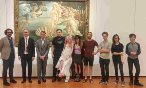 Elon Musk raggiunge la famiglia in Toscana e visita Firenze