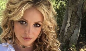 Il padre di Britney Spears rinuncia alla tutela legale della figlia