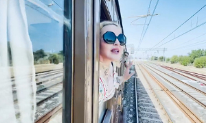 Madonna lascia la Puglia, il video su Instagram in treno storico fa il giro del web