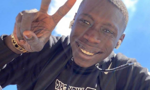 La star di Tik Tok Khaby Lame lancia il suo primo negozio di vestiti