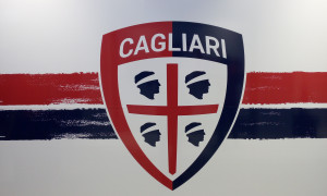 Cagliari all'esame Milan questa sera, in attesa di buone notizie dal mercato