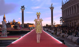 La magica notte veneziana di Dolce&amp;Gabbana: tra i vip Jennifer Lopez e Monica Bellucci
