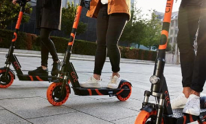 Nuove regole per chi utilizza i monopattini: le proposte di legge arrivano in Parlamento