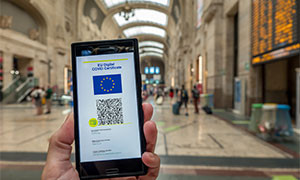 Scatta l&rsquo;obbligo di green pass su bus, aerei e treni, ecco cosa cambia per i passeggeri