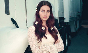 Lana Del Rey annuncia l&rsquo;uscita dell&rsquo;album &quot;Blue banisters&quot; e pubblica il nuovo singolo