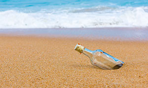 Dopo 37 anni viene ritrovato in mare un messaggio in bottiglia