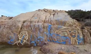 Baja Sardinia, deturpata dai vandali la scogliera di Tremonti