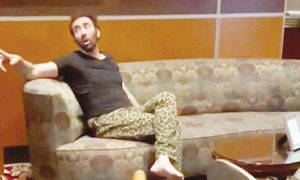 Ubriaco, scalzo e molesto: Nicolas Cage cacciato da un locale