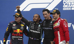 Formula 1, Hamilton festeggia la sua centesima vittoria