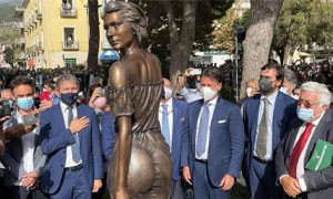 La Spigolatrice di Sapri &egrave; hot, la polemica: abbattete quella statua