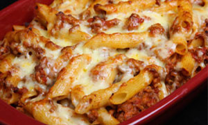 Pasta al forno per merenda a scuola: dieci studenti rischiano la sospensione