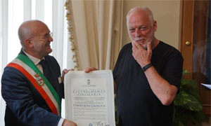 Il sindaco di Pompei annuncia un omaggio ai Pink Floyd