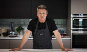 "La cucina greca &egrave; meglio di quella italiana": bufera su Gordon Ramsay