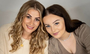 Diventa nonna a 33 anni. Il record della britannica Gemma Louise
