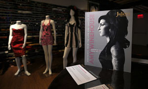 Amy Winehouse, centinaia di oggetti all'asta a 10 anni dalla morte