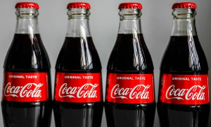 &Egrave; il "compleanno" della Coca Cola, inventata da un farmacista nel 1886