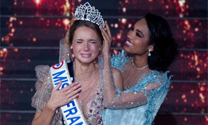 Le femministe fanno causa a Miss France: &laquo;Promuove valori sessisti&raquo;
