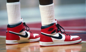 Le sneakers di Michael Jordan vendute all'asta per 1,4 milioni di dollari