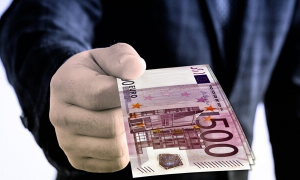 I giovani italiani hanno gli stipendi pi&ugrave; bassi d'Europa