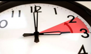 Torna l'ora solare tra il 30 e il 31 ottobre, lancette degli orologi indietro di un'ora