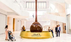 In Svizzera la Lindt ha creato la fontana di cioccolato pi&ugrave; alta del mondo