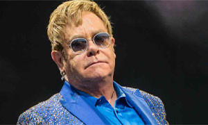 Elton John ha annullato tutti i concerti fino al 2023