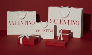 Valentino lancia un nuovo packaging &ldquo;sostenibile&rdquo;