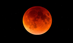 A novembre arrivo l&rsquo;eclissi lunare pi&ugrave; lunga del secolo: quasi tre ore e mezza di spettacolo