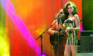 Cifre da record per l&rsquo;ultimo abito di Amy Winehouse: ha superato di 16 volte la stima iniziale