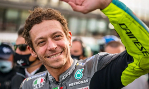 L'ultima gara di Valentino Rossi, il ritiro e l'omaggio delle scuderie