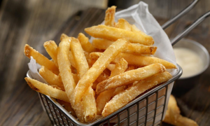 Nutriscore, patatine fritte pi&ugrave; salutari dell'olio d'oliva: il paradosso in Francia