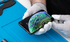 L&rsquo;iPhone si rompe? Si potr&agrave; riparare anche col fai da te