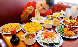 Cacciato dall'all you can eat perch&eacute; &quot;mangia troppo&quot;, succede in Cina