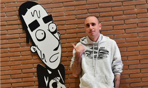 Zerocalcare rassicura chi legge le sue interviste con un fumetto ironico