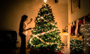 Come mettere (e togliere) le luci sull'albero di Natale in modo facile