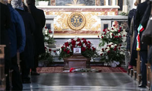 Ai funerali di Lina Wertmuller applausi e commozione