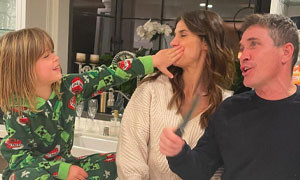 Natale in Sardegna per Elisabetta Canalis con il marito Brian e la piccola Skyler