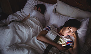 Scopre che il fidanzato la tradisce mentre lui parla nel sonno