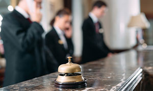 Crollo del turismo nelle feste, la denuncia degli albergatori: "Sei stanze su dieci restano vuote"