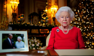 La Regina Elisabetta dedica il discorso di Natale a Filippo: "Ci manca la sua risata"