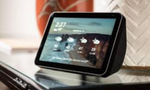 Alexa propone a una bambina una sfida pericolosa: Amazon interviene