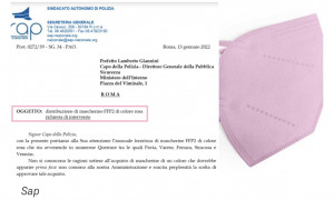 Ai poliziotti mascherine Ffp2 rosa, il sindacato insorge: &quot;Indecoroso, non le vogliamo&quot;