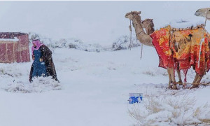 La neve imbianca il deserto del Sahara: lo scenario surreale