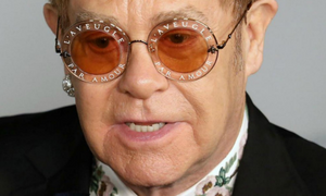 Elton John positivo al Covid, cancellati i concerti a Dallas