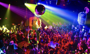Dalle mascherine all'aperto alle discoteche: regole in scadenza, oggi il Cdm