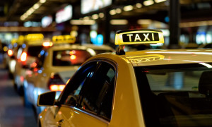 A Bologna un tassista ha aiutato una cliente a partorire