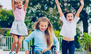 Bambini con disabilit&agrave;, UNICEF e H&amp;M Foundation lanciano la campagna &lsquo;Be Inclusive&rsquo;