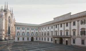 Australiano si presenta a Palazzo Reale a Milano rivendicandone la propriet&agrave;